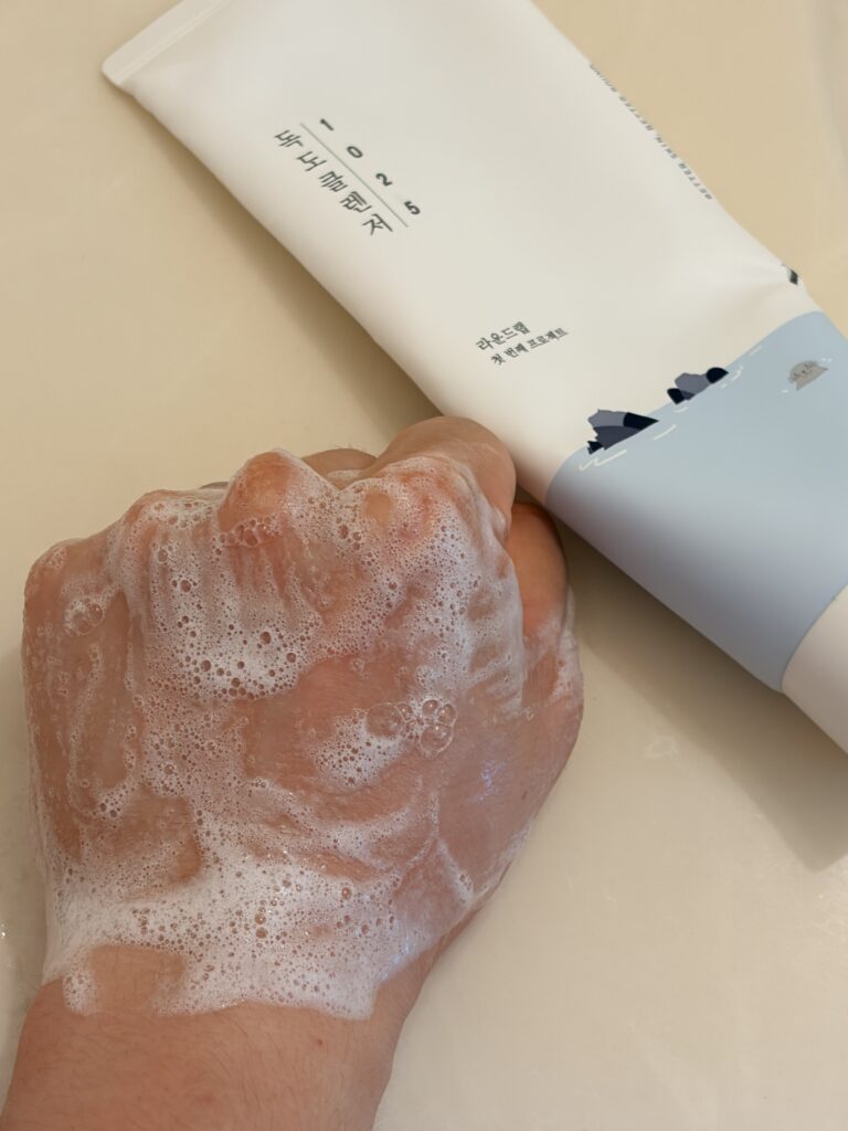 roundlab_dokdo_cleanser-on-hand-lathered