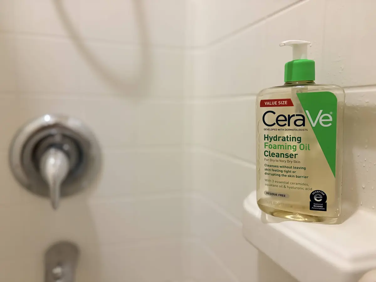 cerave-hydrating-foaming-oil-cleanser-display